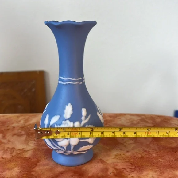 Handmade Blue and White Floral Small Vase - Picture 9 of 9